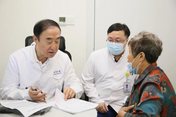 开云kaiyun.com部分群众开展了义诊步履、深刻临床科室相似使命-反波胆·软件